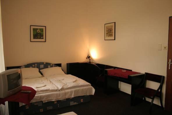 Hotel Posta Benesov  Exterior photo