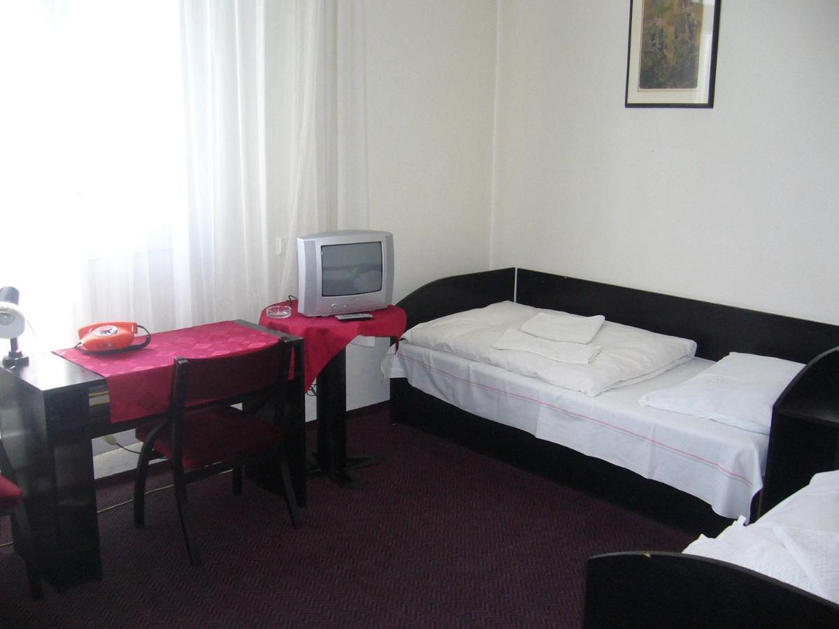 Hotel Posta Benesov  Room photo