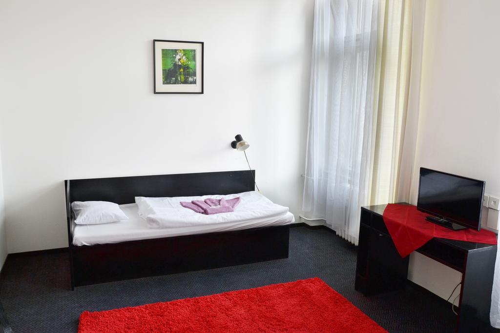 Hotel Posta Benesov  Exterior photo